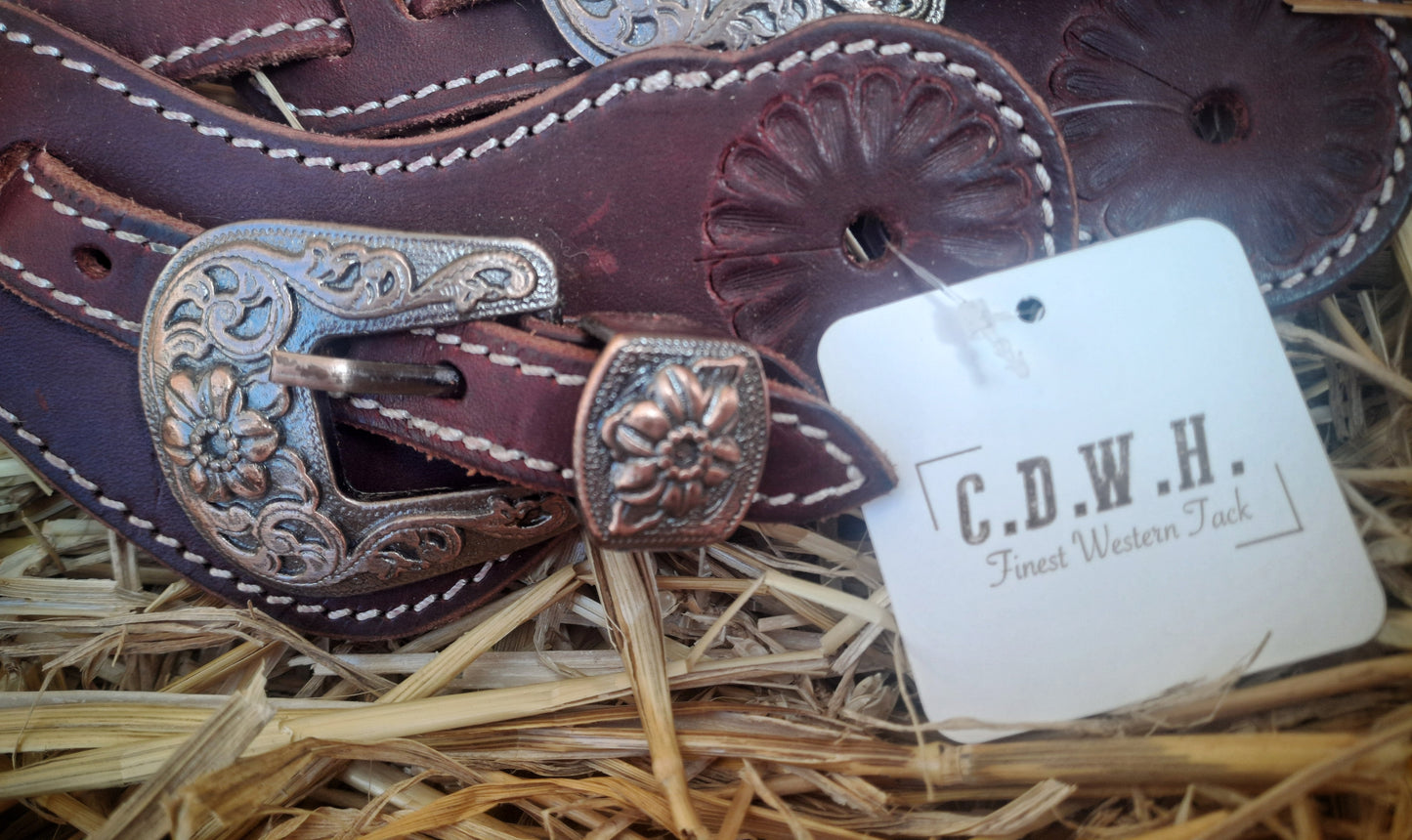 Lanières d'éperons cuir repoussé bouclerie design